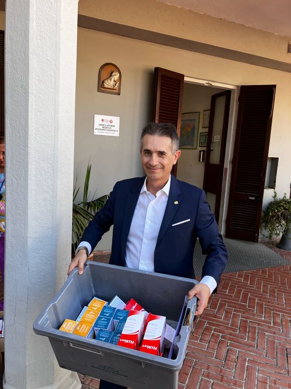 La donazione dei farmaci alla Caritas: un nuovo passo avanti dell'Ambulatorio solidale 